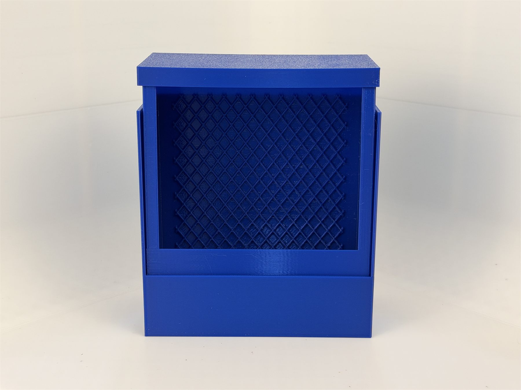 Blue chameleon feeder system