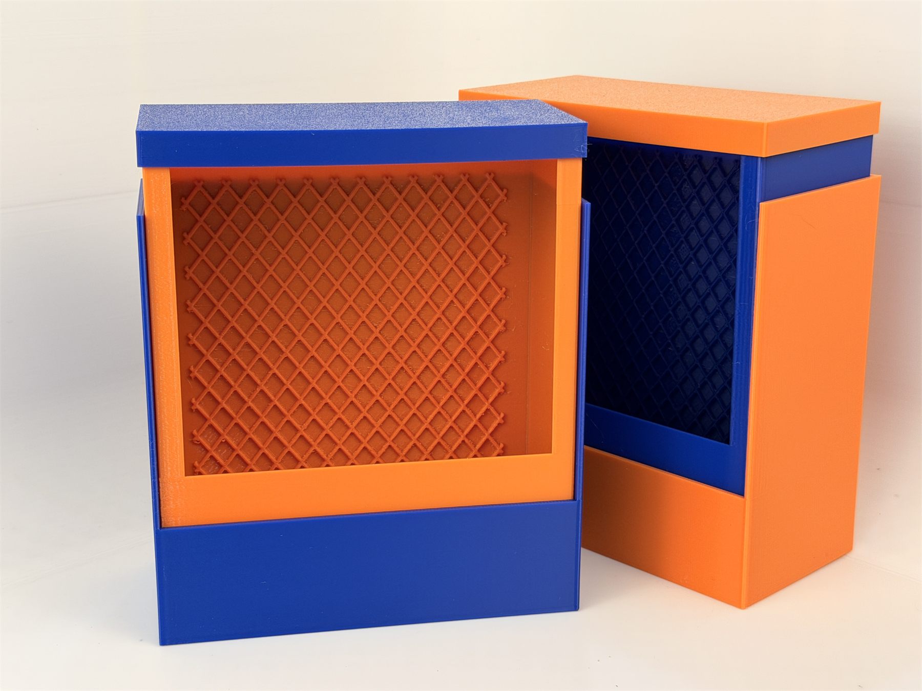 Two-tone chameleon feeder systems in orange and blue