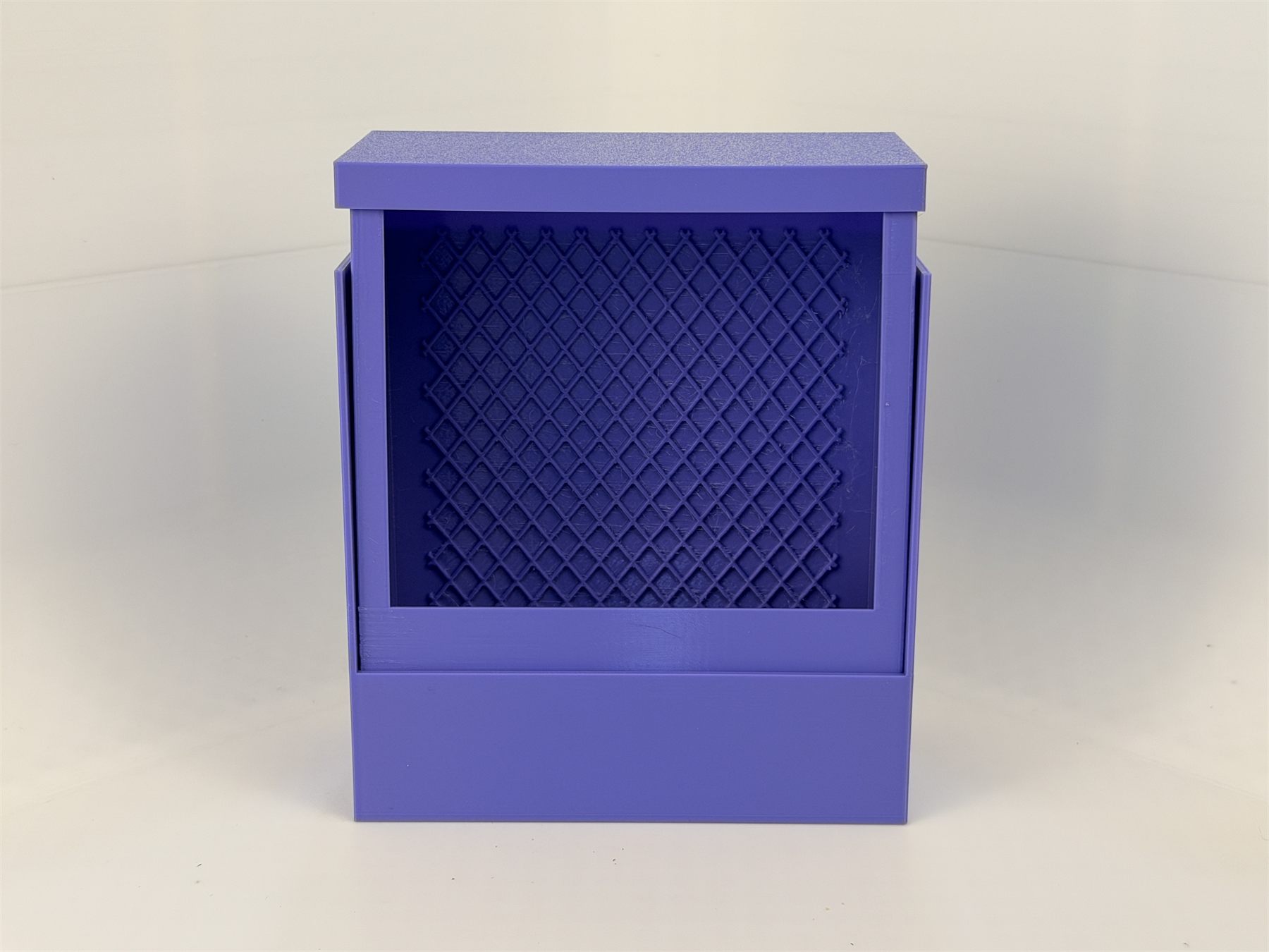 Purple chameleon feeder system