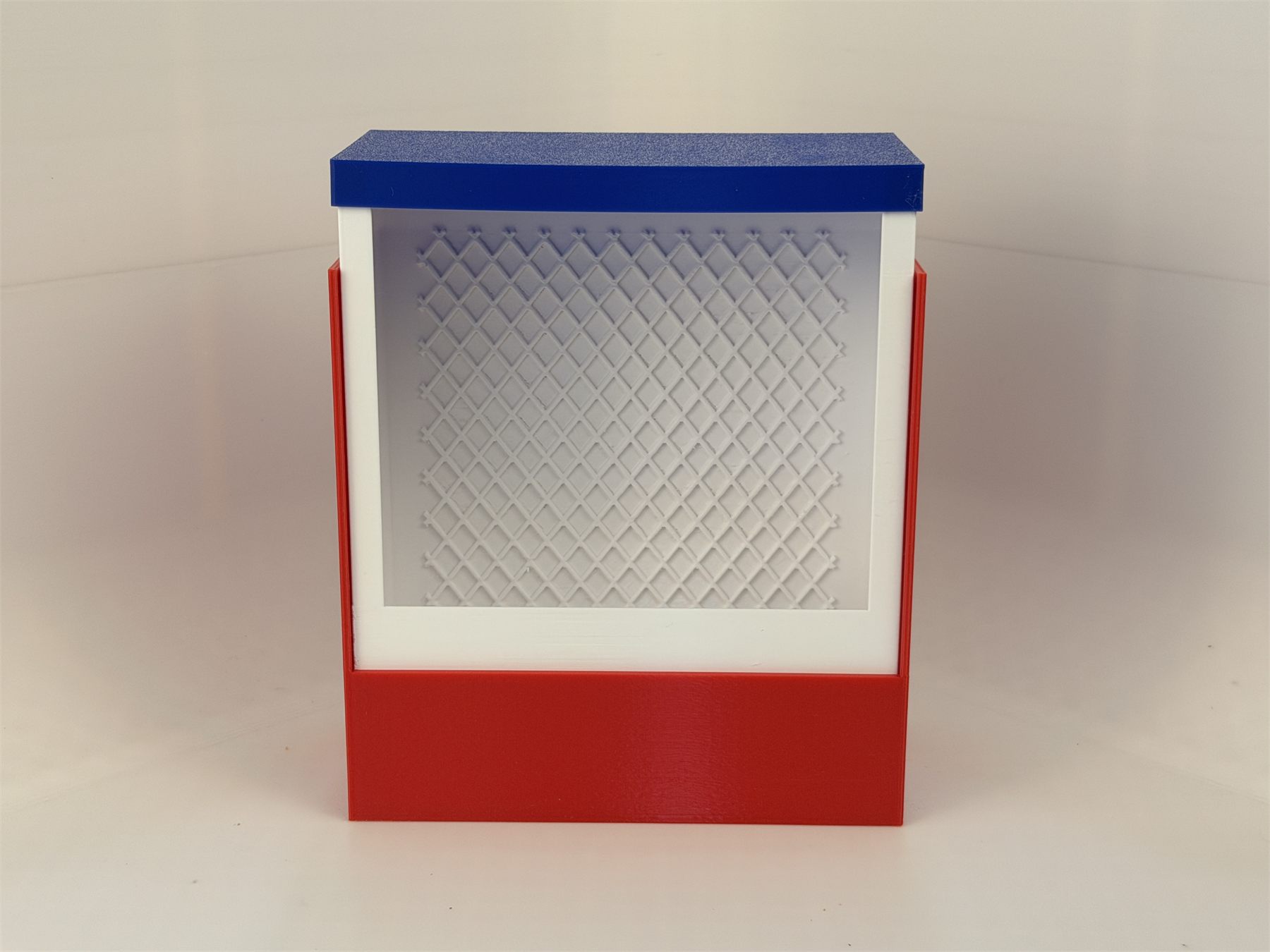 Three-color chameleon feeder system in red, white and blue