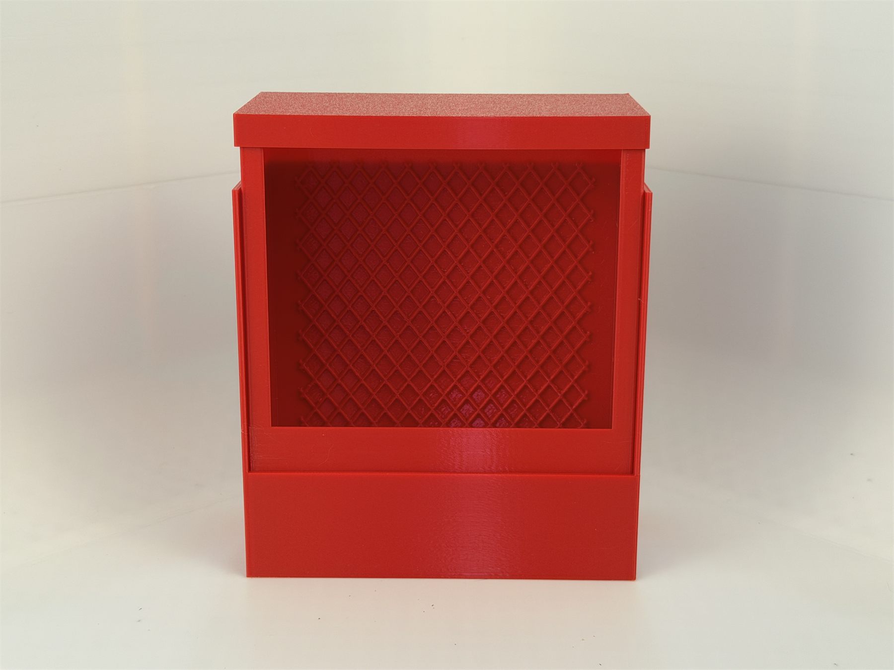 Red chameleon feeder system